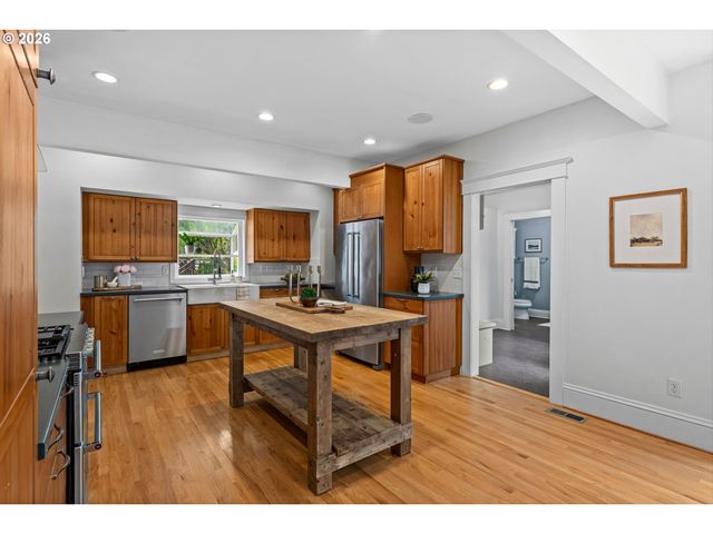 216 S IOWA St, Portland, OR 97239