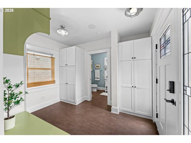 216 S IOWA St, Portland, OR 97239