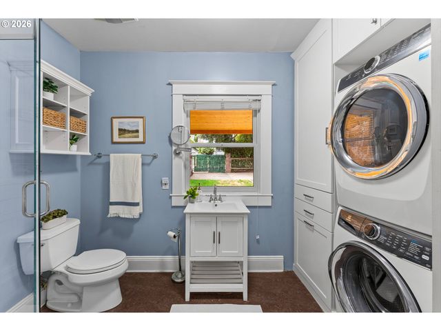 216 S IOWA St, Portland, OR 97239