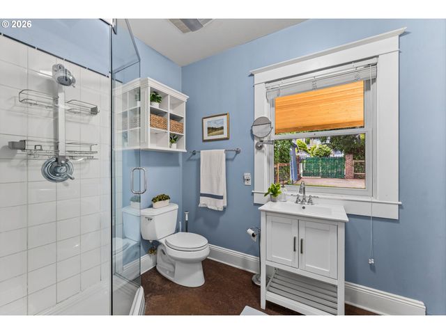 216 S IOWA St, Portland, OR 97239