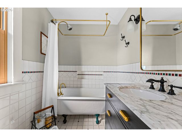 216 S IOWA St, Portland, OR 97239