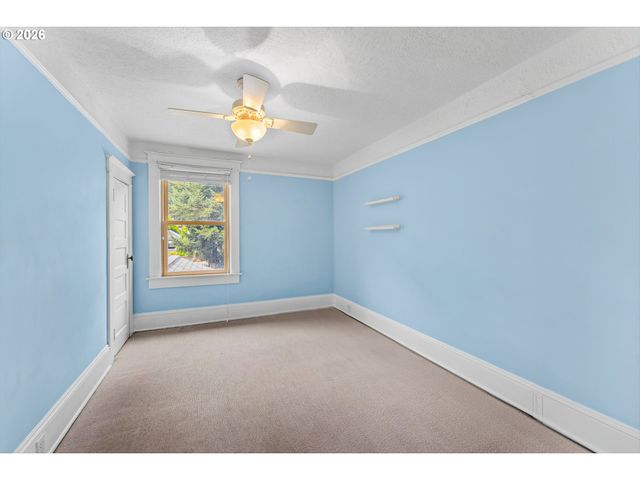 216 S IOWA St, Portland, OR 97239