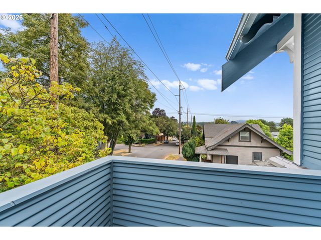 216 S IOWA St, Portland, OR 97239