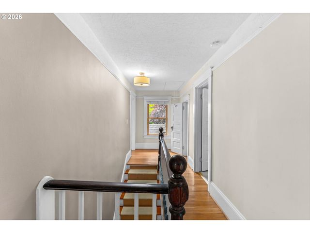 216 S IOWA St, Portland, OR 97239