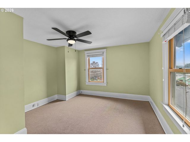 216 S IOWA St, Portland, OR 97239