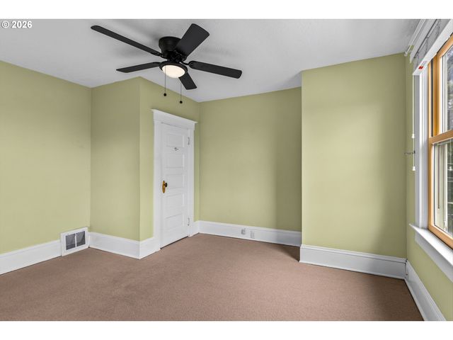216 S IOWA St, Portland, OR 97239