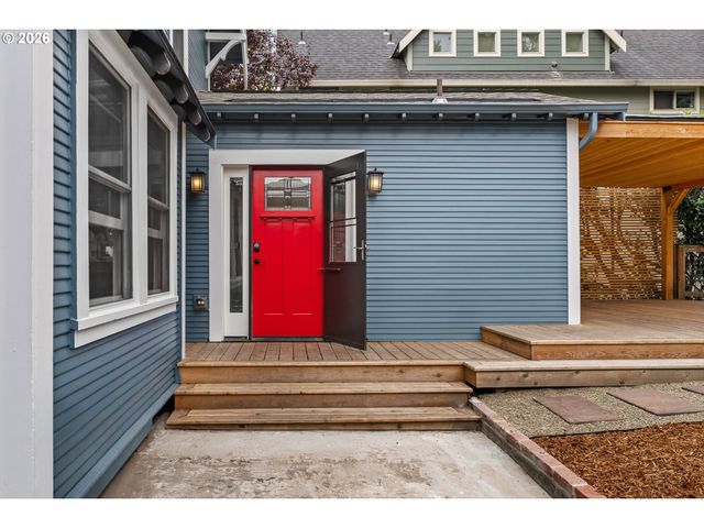 216 S IOWA St, Portland, OR 97239