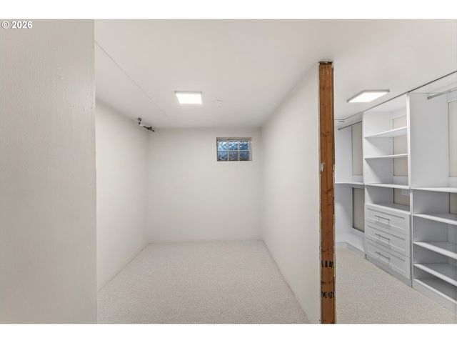 216 S IOWA St, Portland, OR 97239