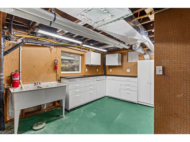 216 S IOWA St, Portland, OR 97239