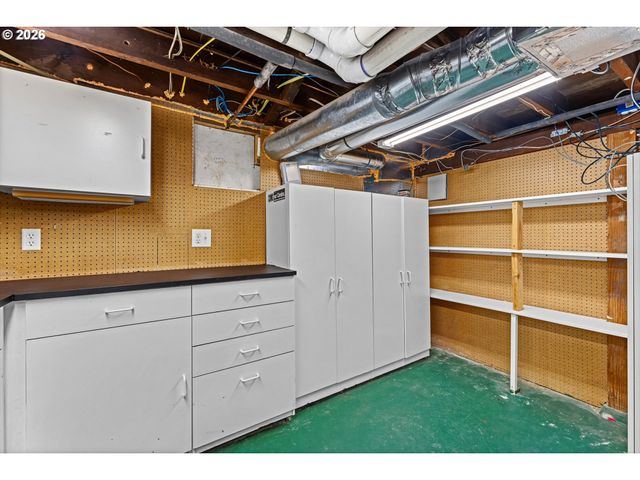 216 S IOWA St, Portland, OR 97239