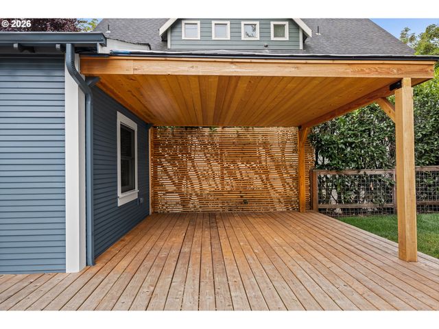 216 S IOWA St, Portland, OR 97239