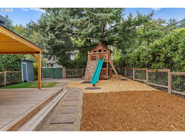 216 S IOWA St, Portland, OR 97239