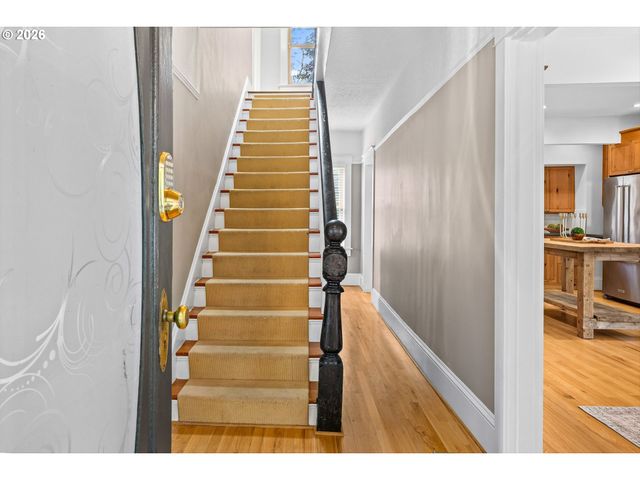 216 S IOWA St, Portland, OR 97239