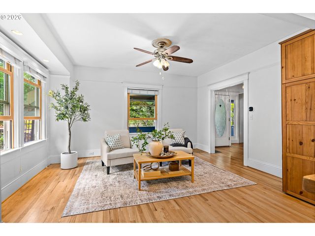 216 S IOWA St, Portland, OR 97239