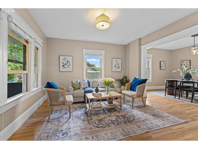 216 S IOWA St, Portland, OR 97239
