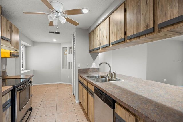 627 TIMBER BAY CIRCLE W, Oldsmar, FL 34677
