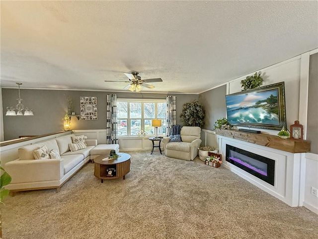 117 S GRAND Avenue, Maryville, MO 64468