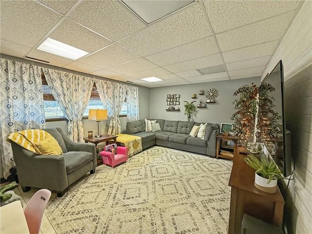 117 S GRAND Avenue, Maryville, MO 64468