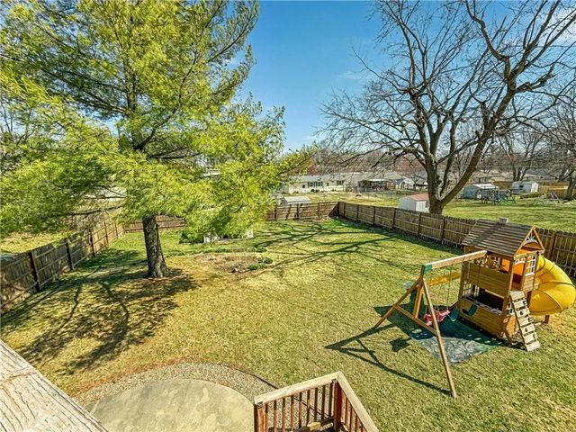 117 S GRAND Avenue, Maryville, MO 64468