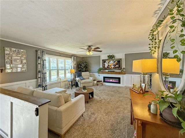 117 S GRAND Avenue, Maryville, MO 64468