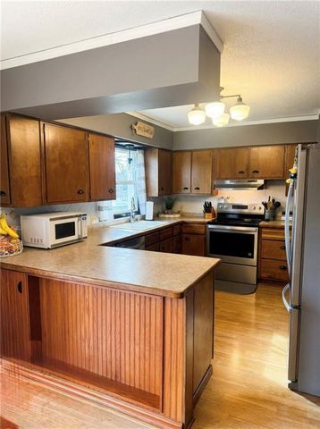 117 S GRAND Avenue, Maryville, MO 64468