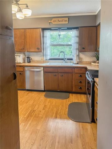 117 S GRAND Avenue, Maryville, MO 64468