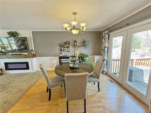 117 S GRAND Avenue, Maryville, MO 64468