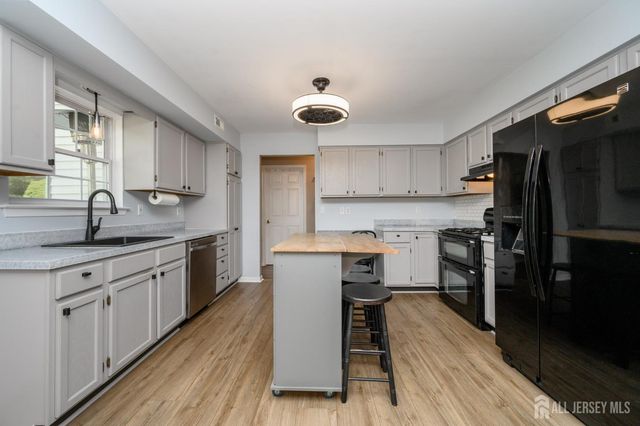 3 Teri Court, Jackson, NJ 08527