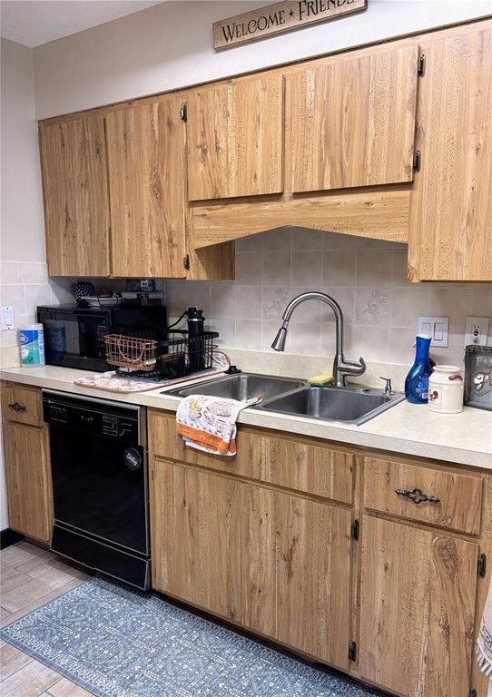 Image 16 of property listing at 2255 RIO DE JANEIRO AVENUE, Punta Gorda, FL 33983