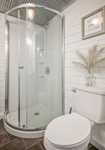 1865 Clydeton Rd, Waverly, TN 37185