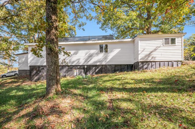 1865 Clydeton Rd, Waverly, TN 37185