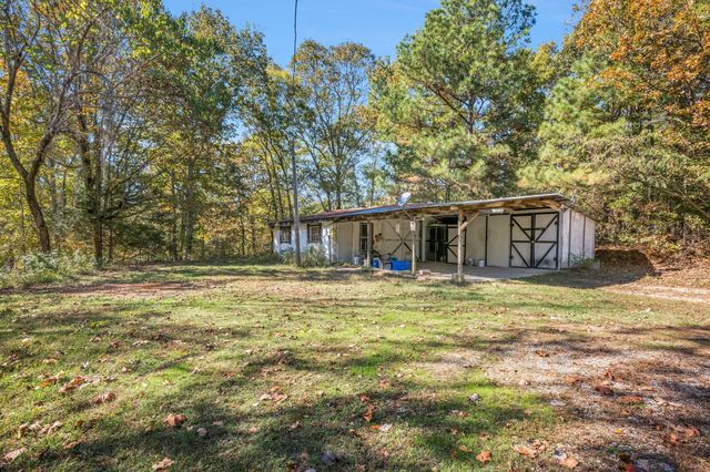 1865 Clydeton Rd, Waverly, TN 37185