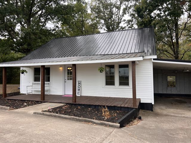 1865 Clydeton Rd, Waverly, TN 37185