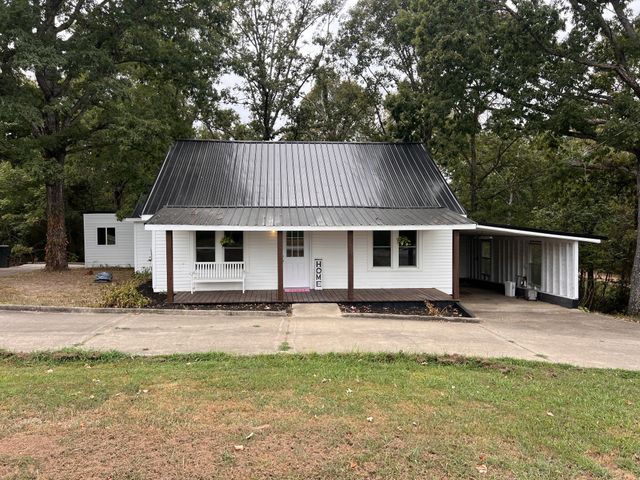 1865 Clydeton Rd, Waverly, TN 37185