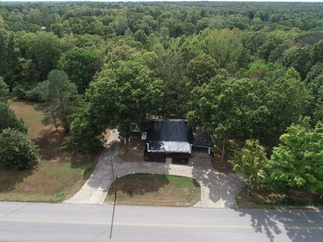 1865 Clydeton Rd, Waverly, TN 37185