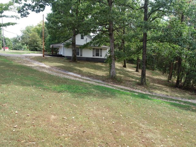1865 Clydeton Rd, Waverly, TN 37185