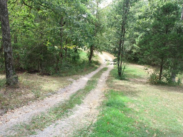 1865 Clydeton Rd, Waverly, TN 37185