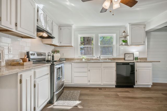 1865 Clydeton Rd, Waverly, TN 37185
