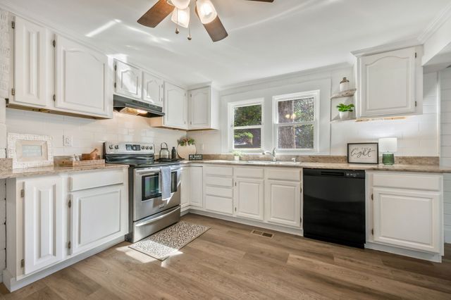 1865 Clydeton Rd, Waverly, TN 37185