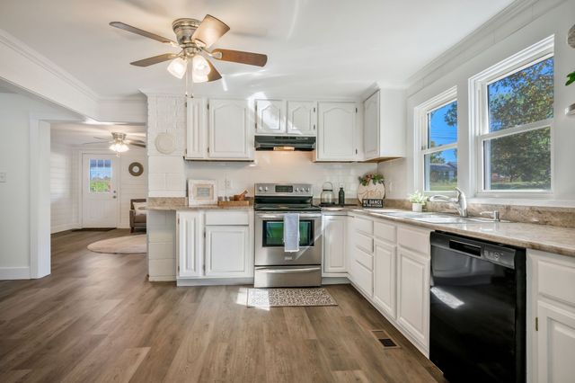 1865 Clydeton Rd, Waverly, TN 37185