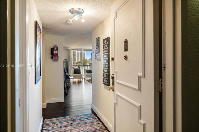 2750 NE 183rd St 401, Aventura, FL 33160