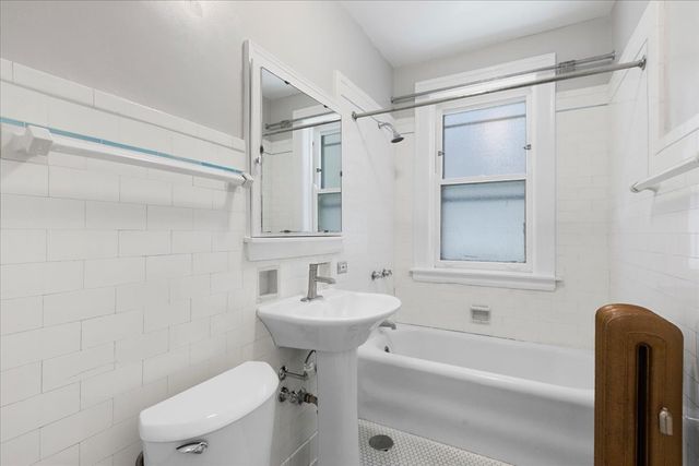 811 Dobson Street 1E, Evanston, IL 60202