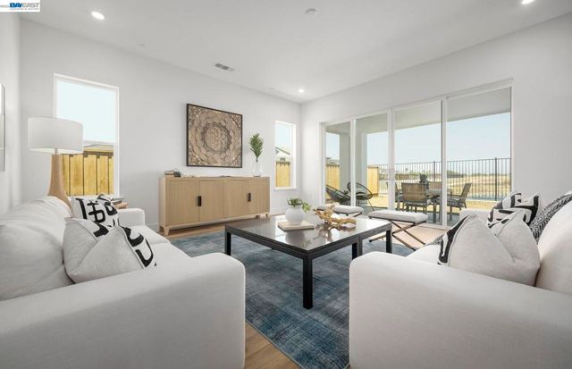 1037 Bradbury Dr, Discovery Bay, CA 94505