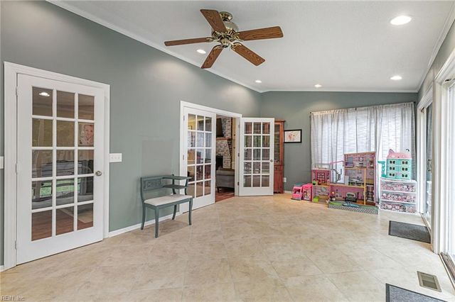 330 Williamsburg CT, Newport News, VA 23606