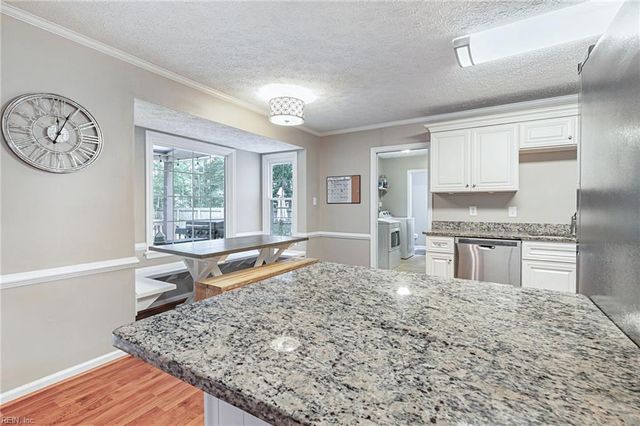 330 Williamsburg CT, Newport News, VA 23606