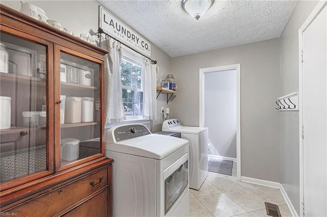 330 Williamsburg CT, Newport News, VA 23606
