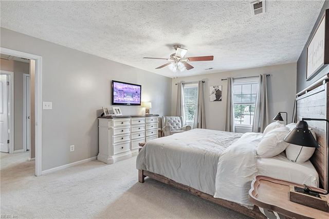 330 Williamsburg CT, Newport News, VA 23606