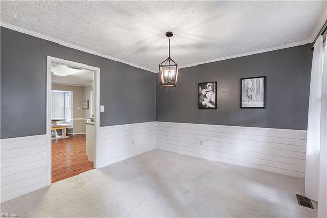 330 Williamsburg CT, Newport News, VA 23606