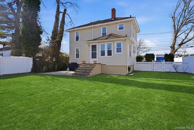 1165 Meadowbrook Road, Merrick, NY 11566