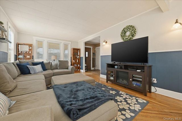 1165 Meadowbrook Road, Merrick, NY 11566